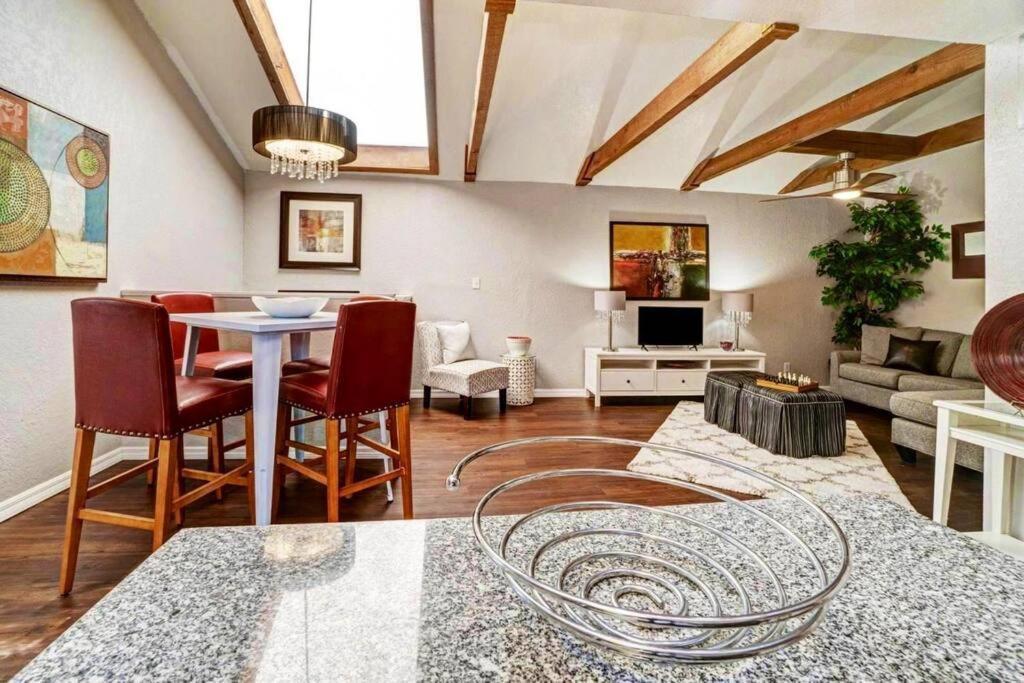 Hidden Couples Loft Retreat In Heights Foodie District تامبا المظهر الخارجي الصورة