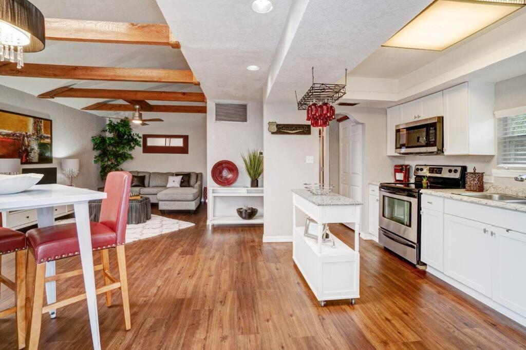 Hidden Couples Loft Retreat In Heights Foodie District تامبا المظهر الخارجي الصورة